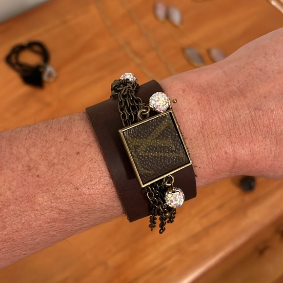 Fun vintage bracelet with LV charm - Picture 5 of 6